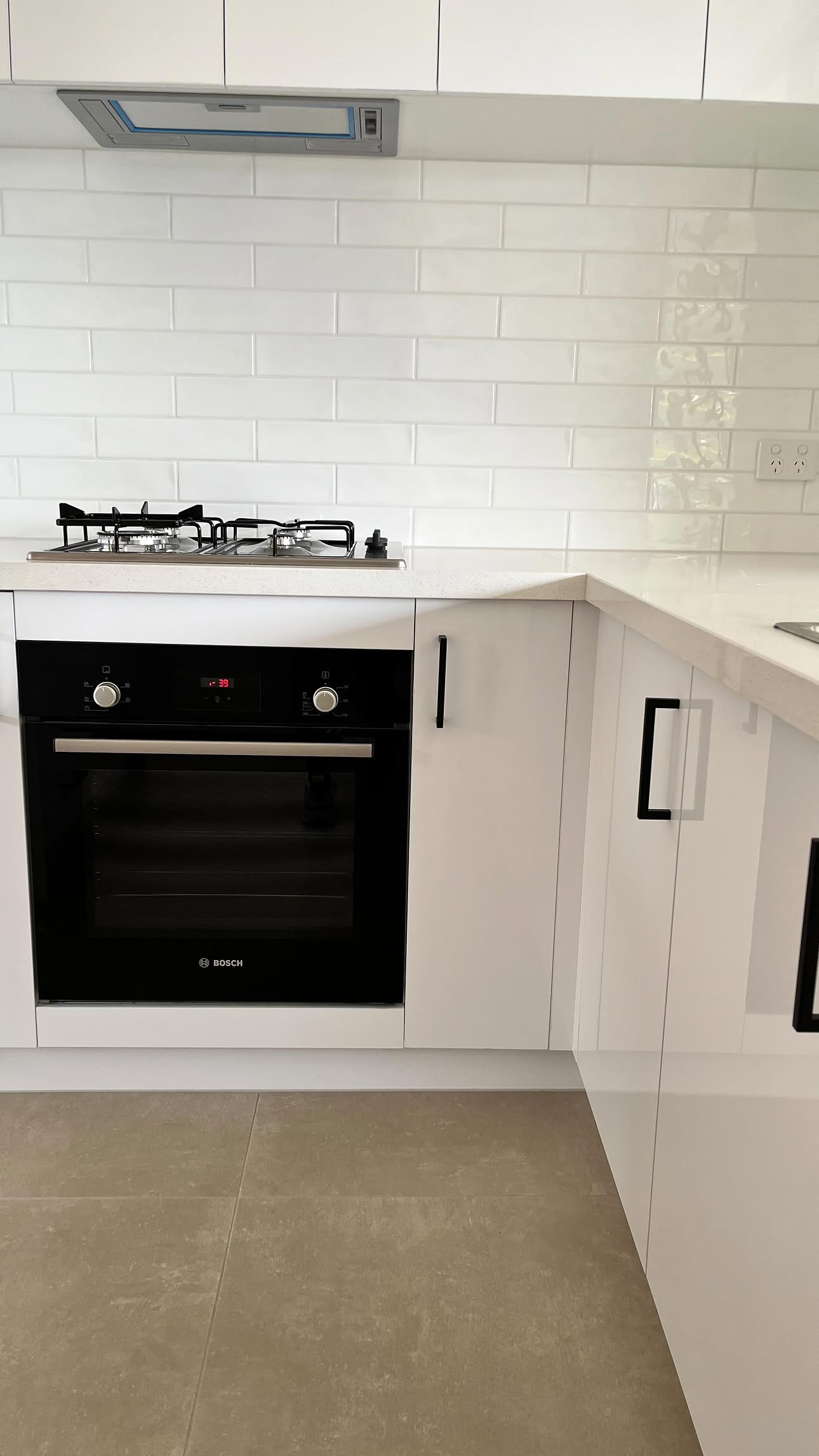 Completed premium white kitchen with marble splashback by PMD Projects